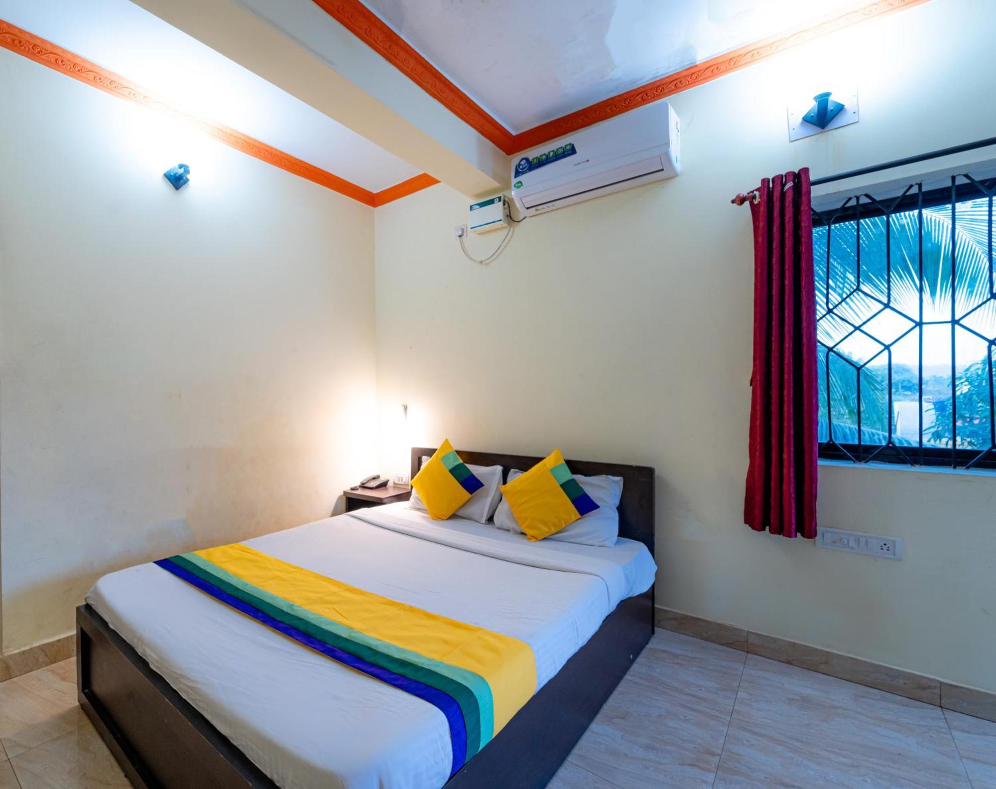 Adam'S Beach Resort By Banda Trips Baga Exterior photo