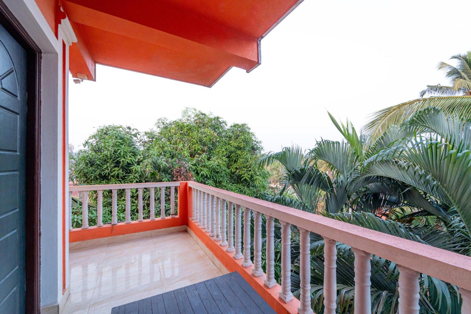 Adam'S Beach Resort By Banda Trips Baga Exterior photo