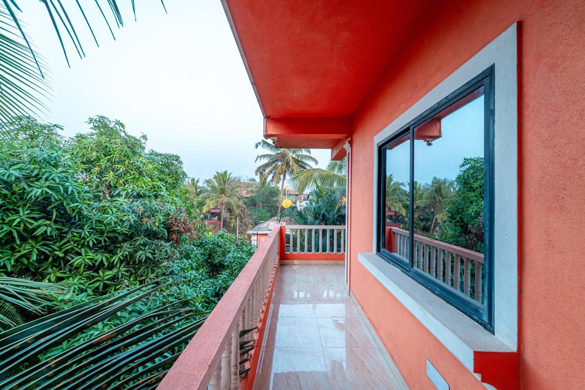 Adam'S Beach Resort By Banda Trips Baga Exterior photo